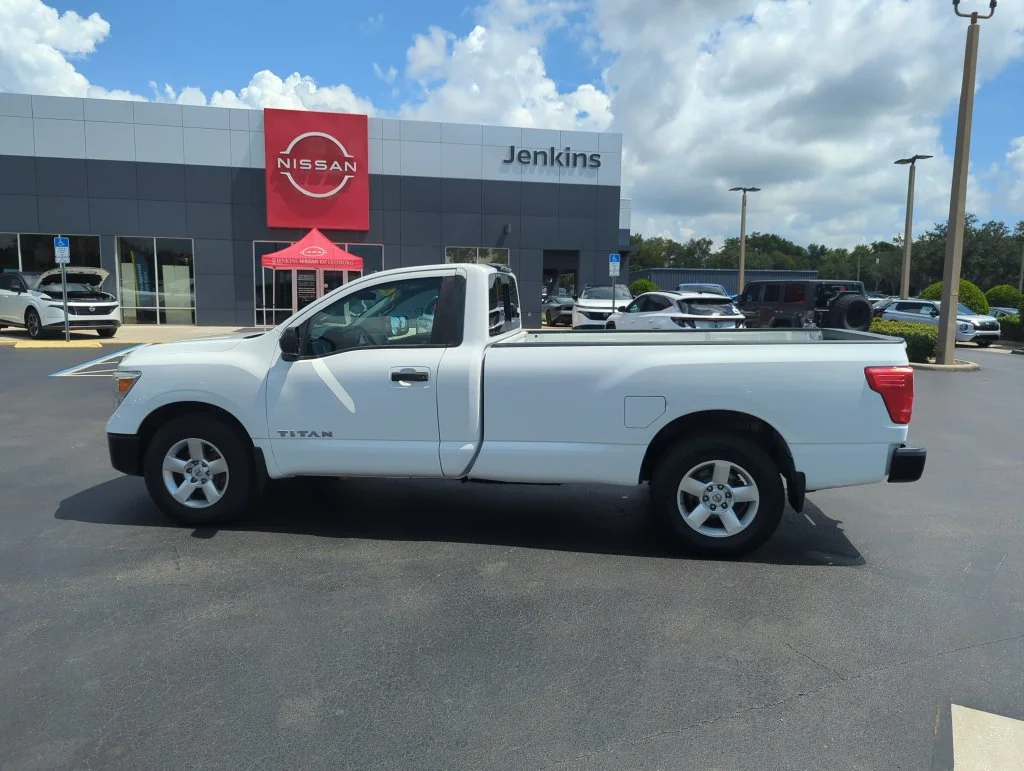 Used 2019 White Nissan S image 10