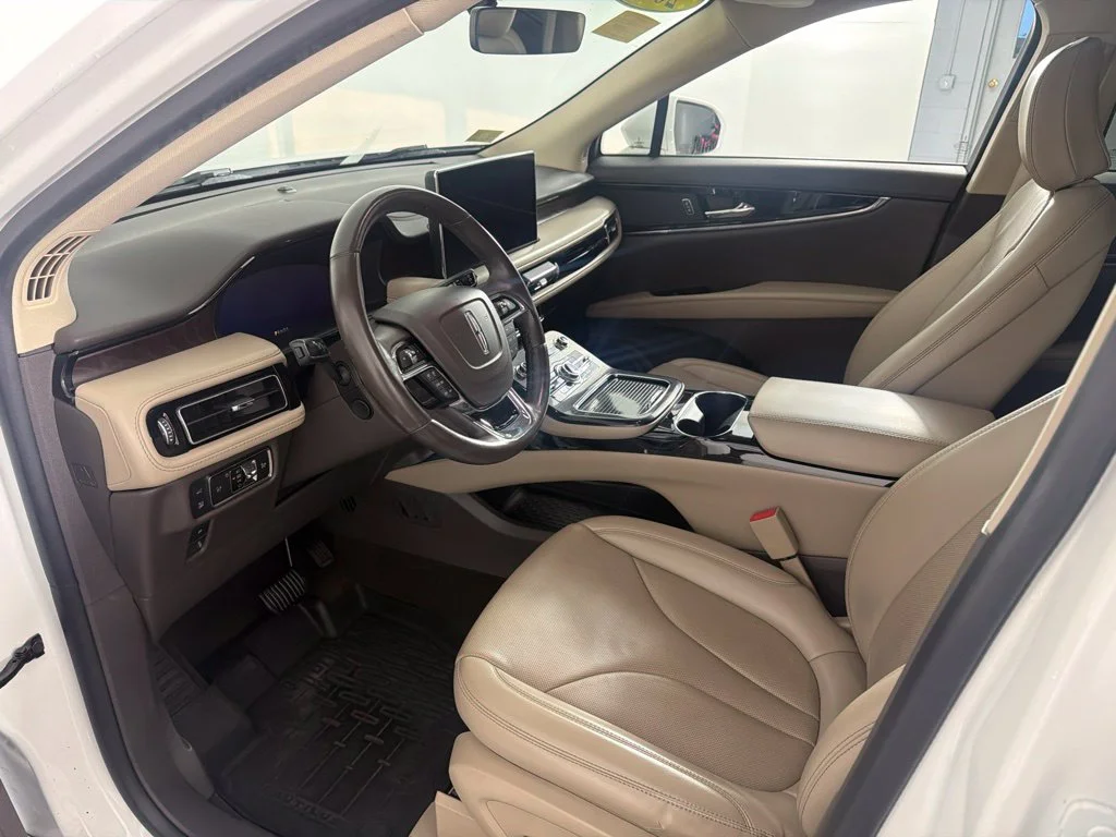 Used 2022 White Metallic Lincoln Reserve image 15