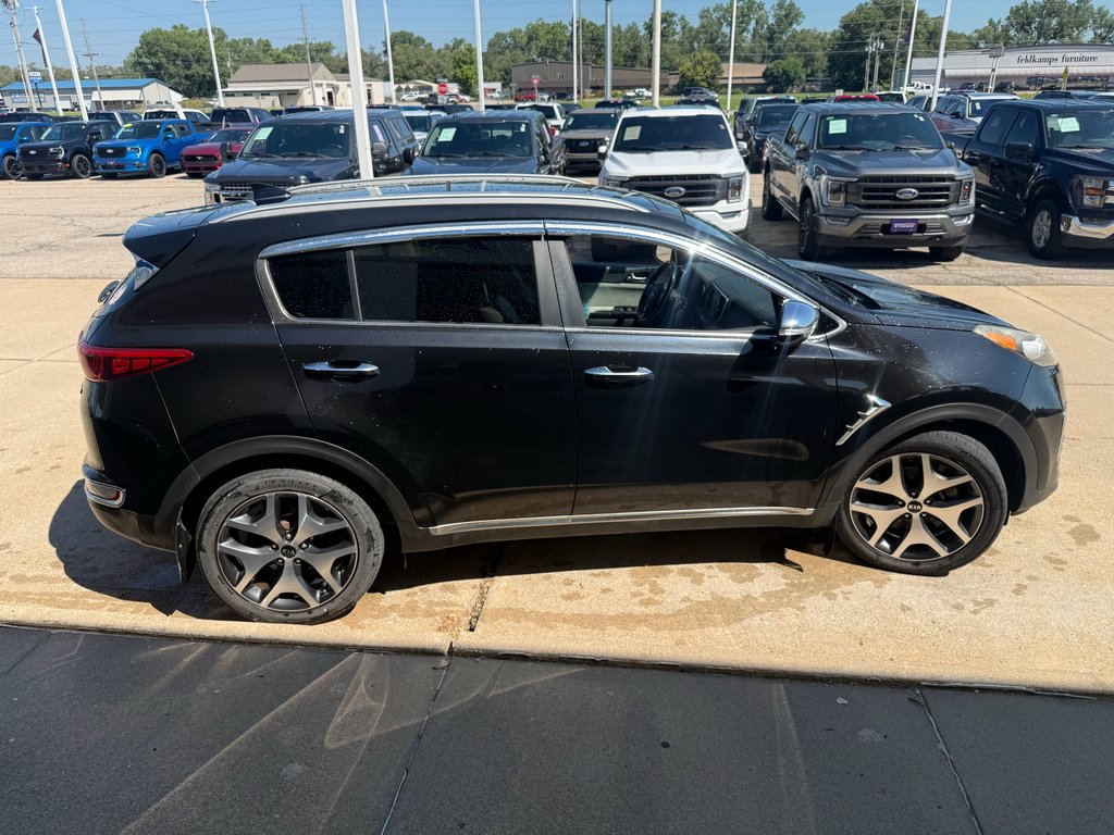 Used 2017 Black Cherry Kia SX image 9