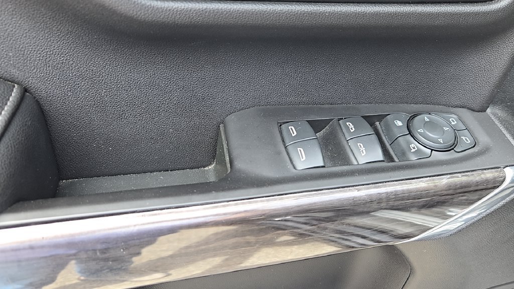Used 2020 BLACK Chevrolet LTZ image 8