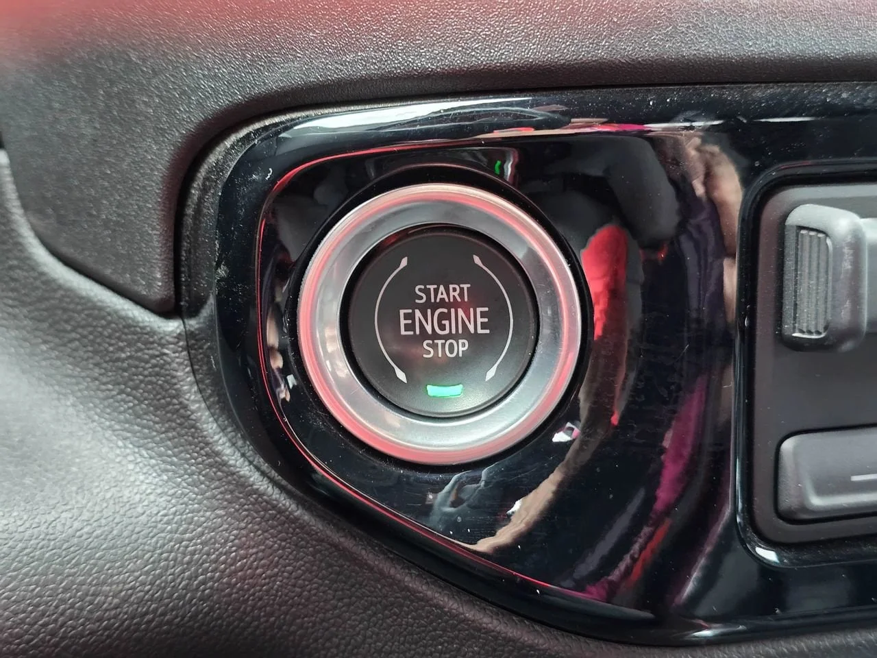 Used 2023 Sterling Metallic GMC SLT image 19
