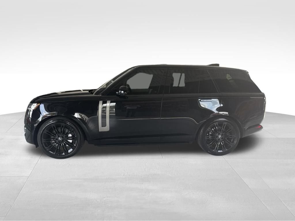 Used 2023 Black Land Rover SE image 2