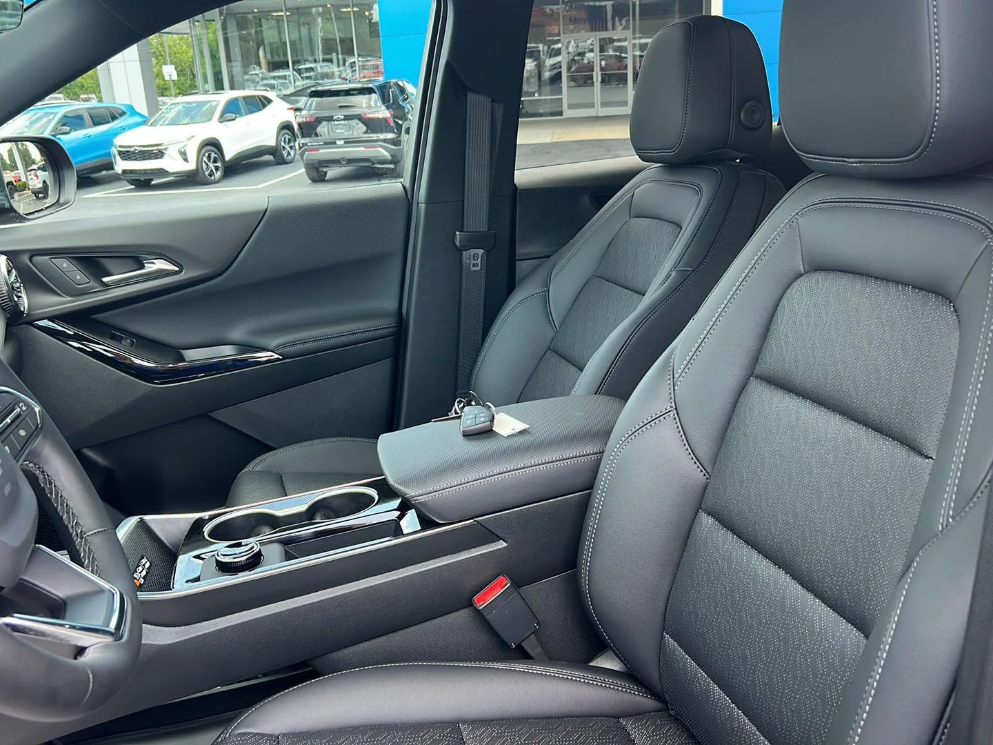 2027 Chevrolet Equinox LT - Photo 11