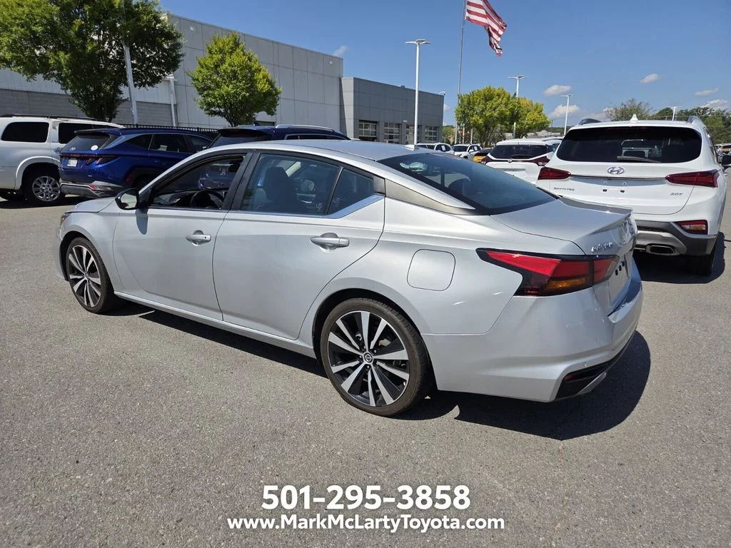 Used 2022 Silver Nissan 2.5 SR image 7