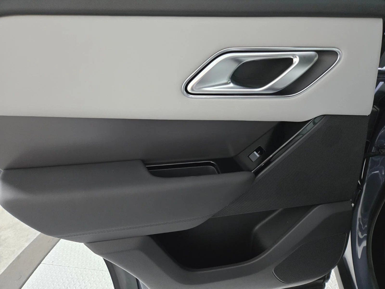 New 2026 Varesine Blue Land Rover S image 22