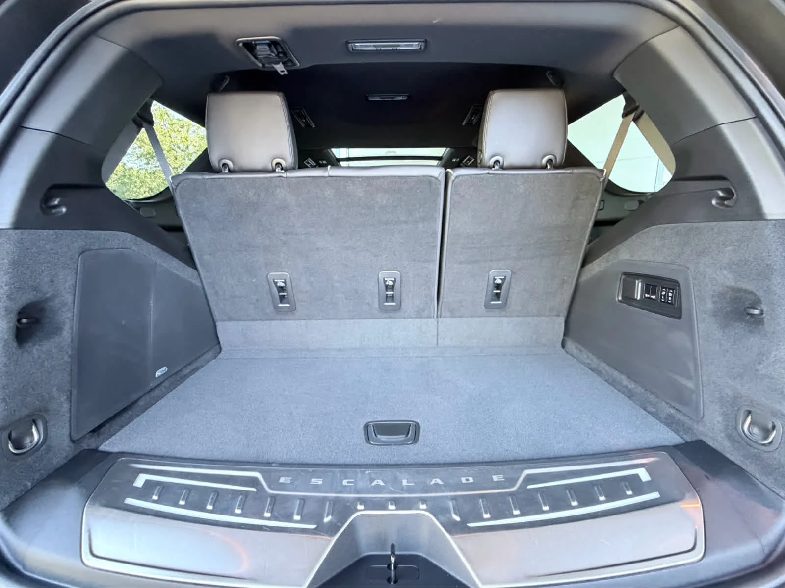 Used 2021 SATIN STEEL METALLIC Cadillac Sport image 33