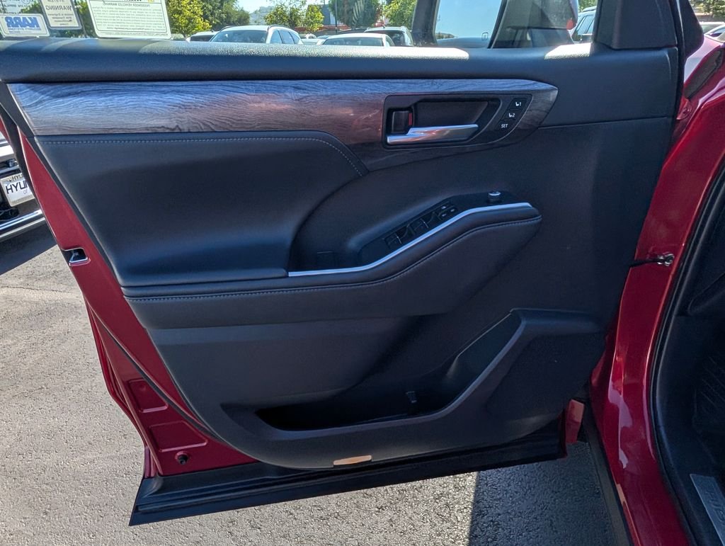 2022 Toyota Highlander Limited - Photo 19