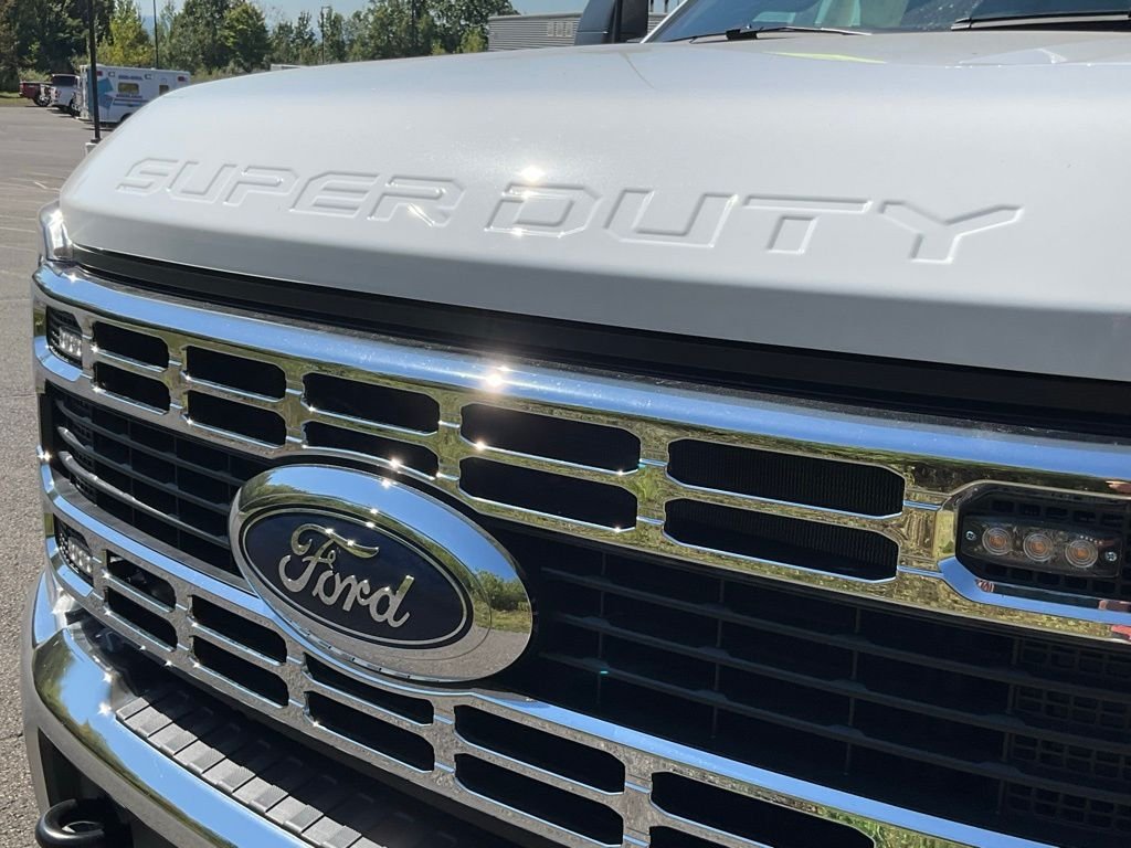 2024 Ford F-350 Super Duty Chassis Cab XL - Photo 33