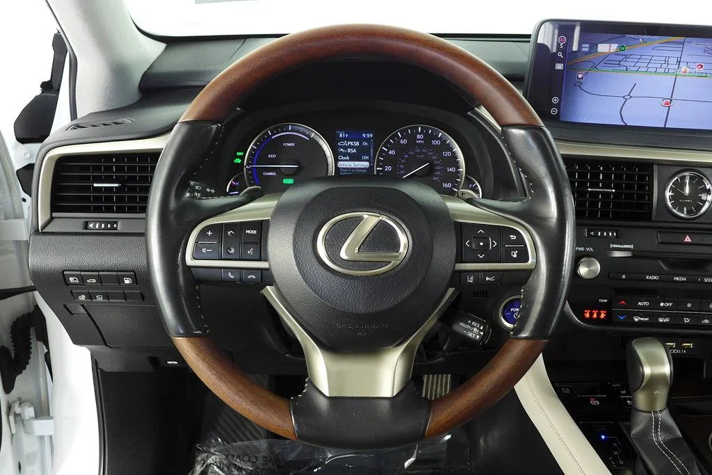 Used 2020 White Lexus 450h image 27