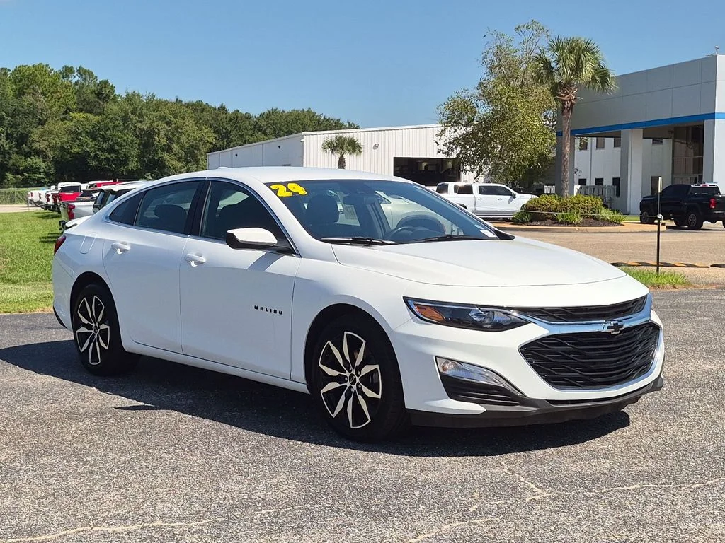 Used 2024 White Chevrolet RS image 7