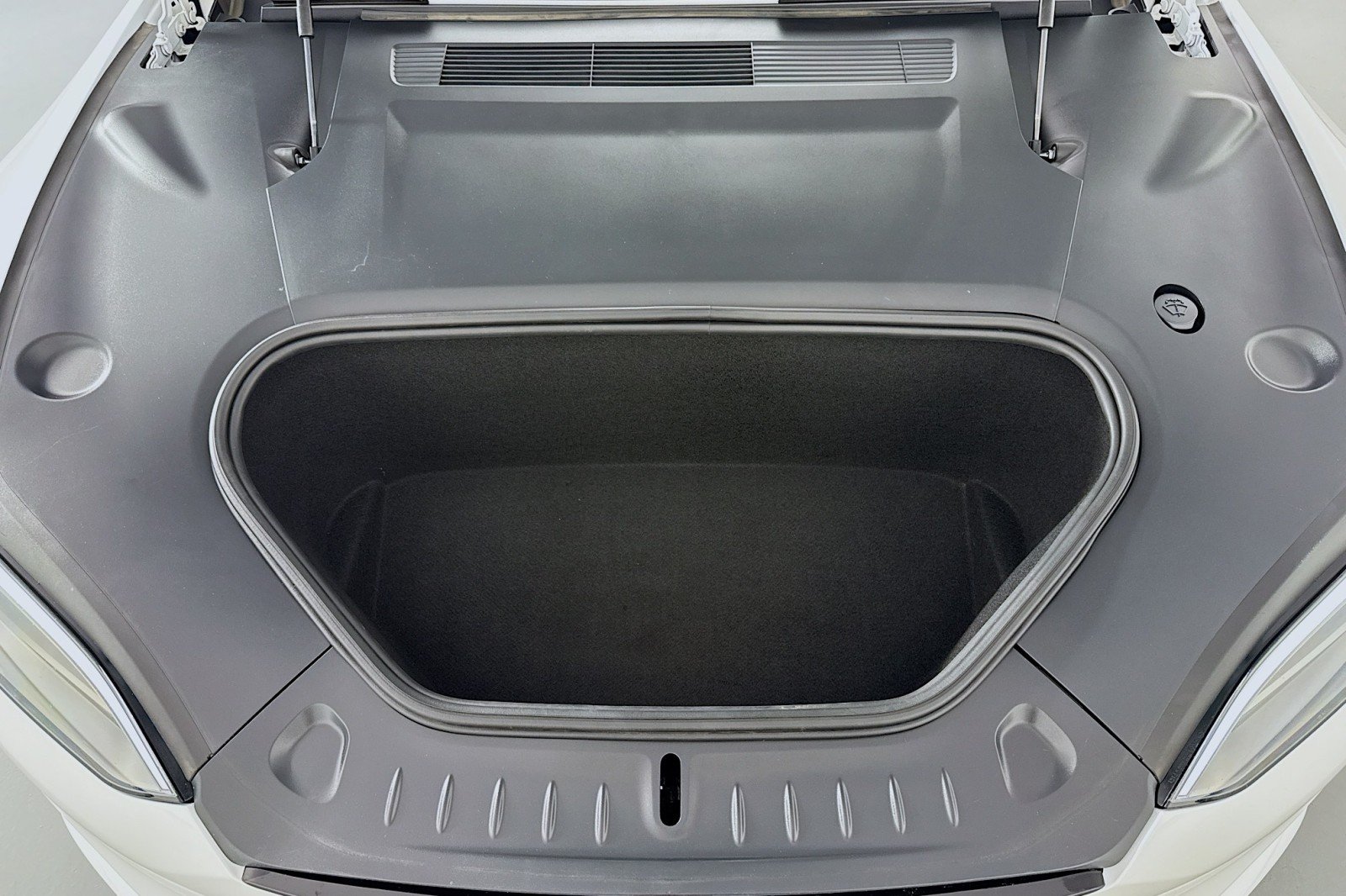 Used 2023 WHITE Tesla Standard Range image 10