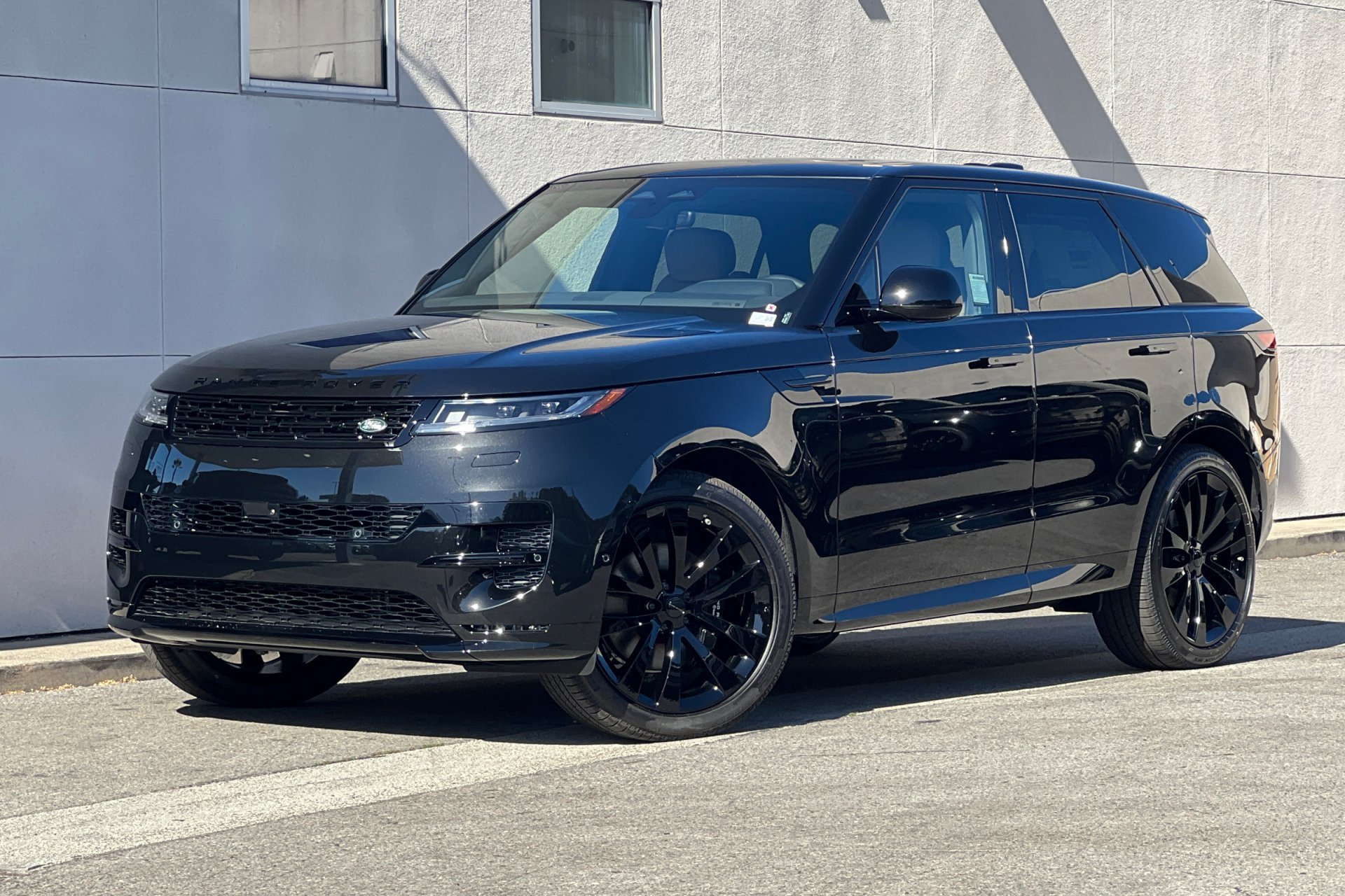 New 2026 Santorini Black Land Rover Dynamic SE image 1