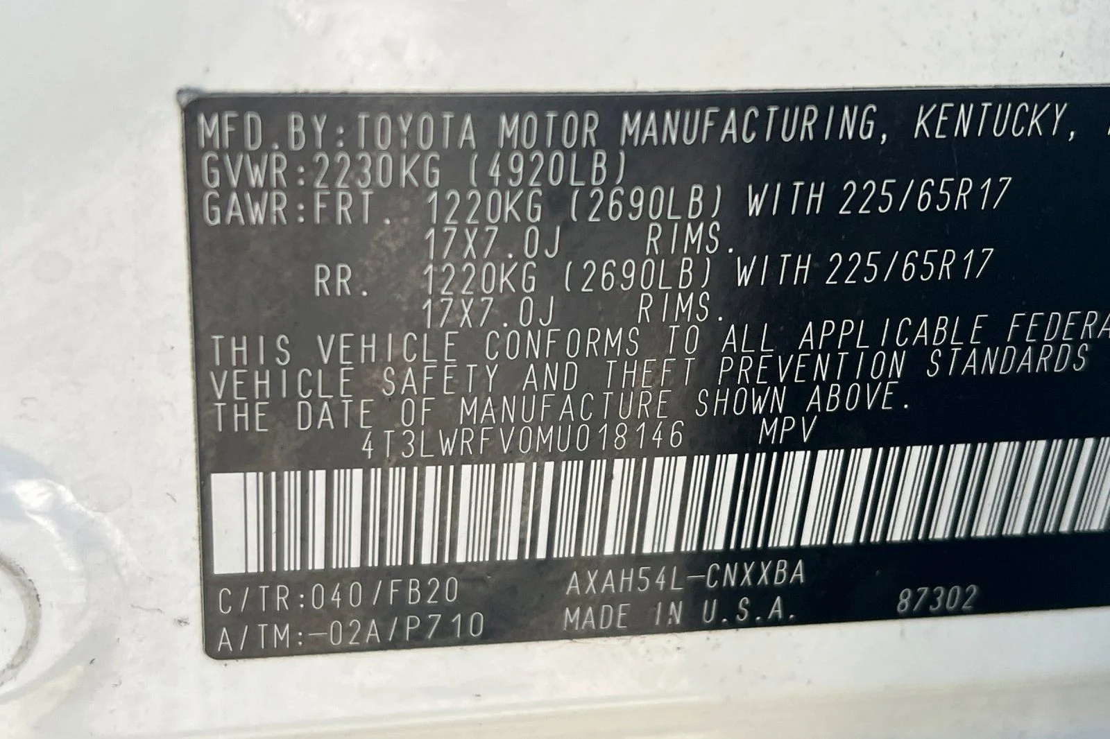 Used 2021 White Toyota LE image 25
