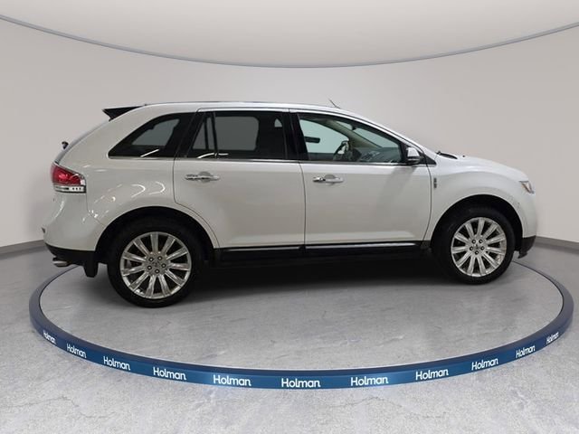 Used 2015 White Lincoln Base image 5
