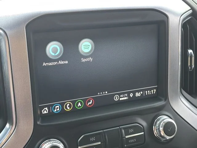 Used 2021 White GMC SLT image 33