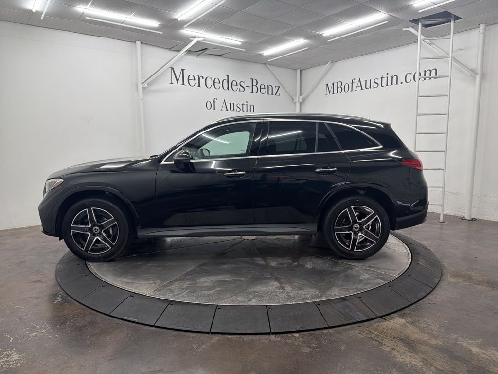 Used 2026 Black Mercedes-Benz GLC 300 image 4
