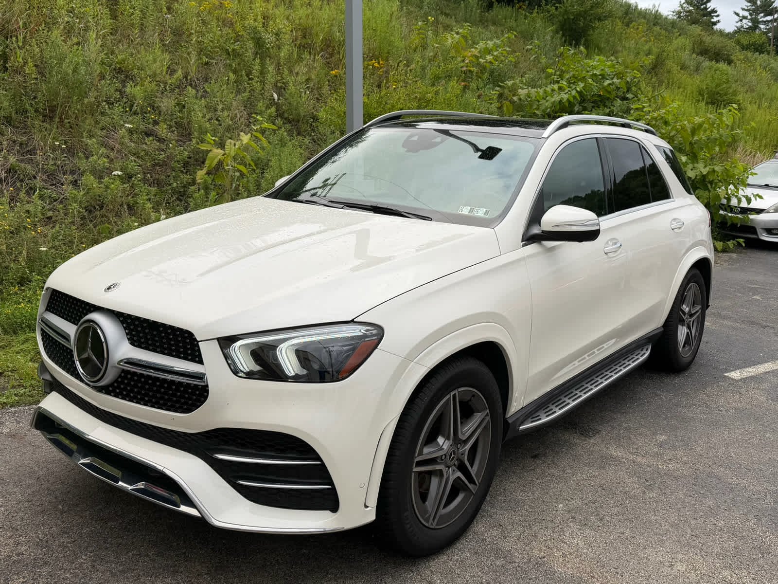 Used 2023 MANUFAKTUR Diamond White Metallic Mercedes-Benz GLE 350 image 2