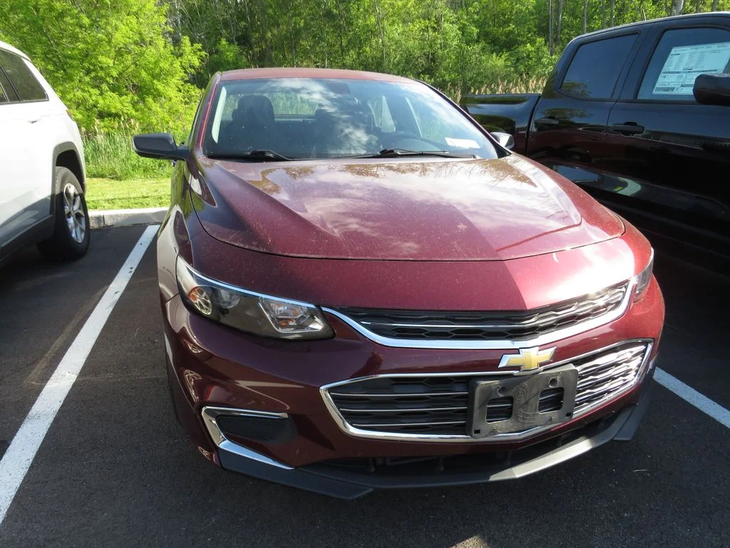 Used 2016 Red Chevrolet LS image 4