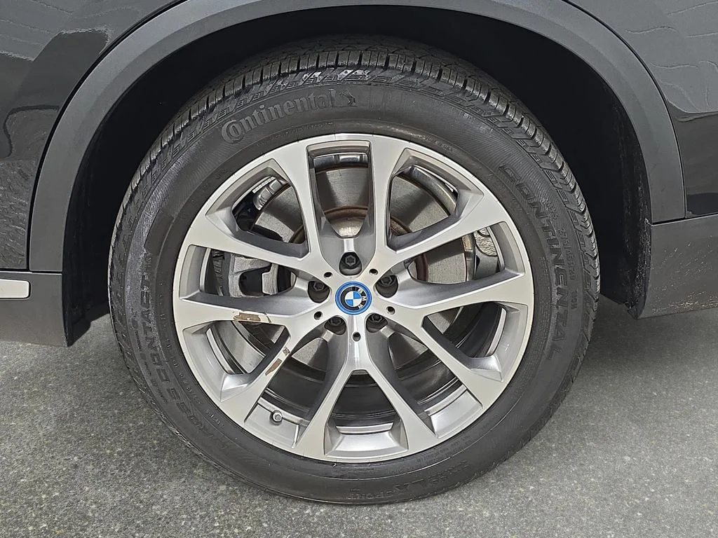 Used 2025 Black Sapphire Metallic BMW xDrive50e image 30