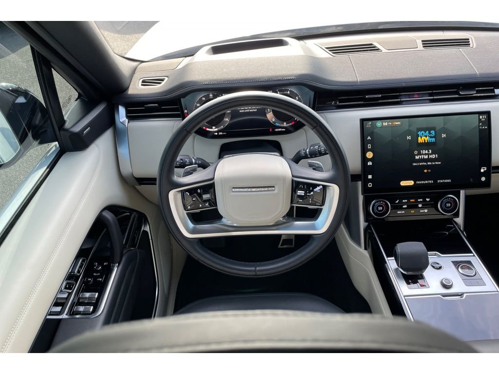 Used 2023 Fuji White Land Rover SE image 15
