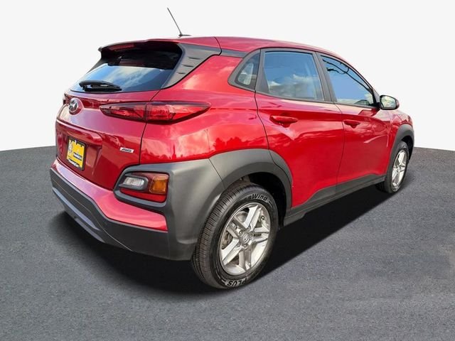Used 2021 Red Hyundai SE image 3