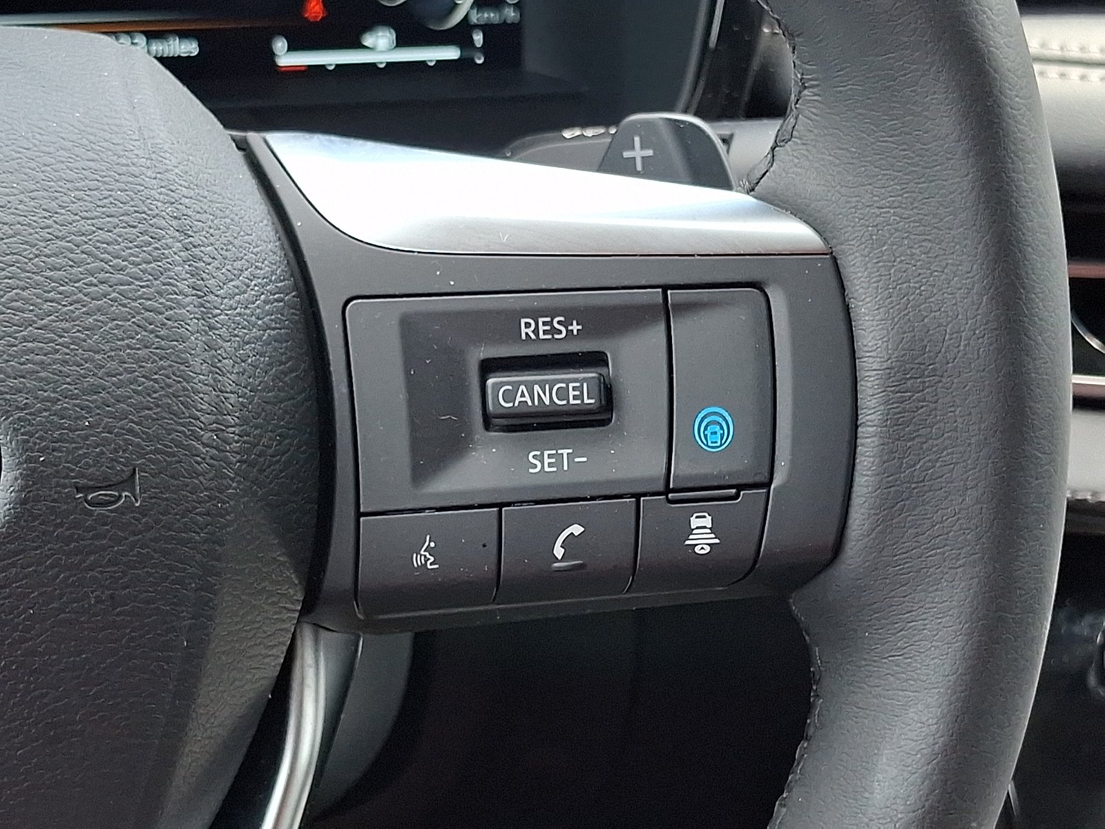 Used 2025 Graphite Shadow INFINITI LUXE AWD image 24