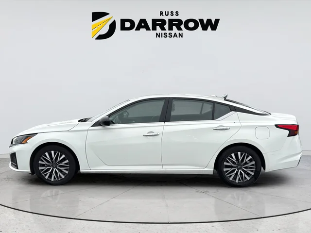 Used 2025 White Nissan 2.5 SV image 2