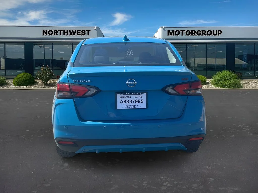 2025 Nissan Versa Sedan SR - Photo 6