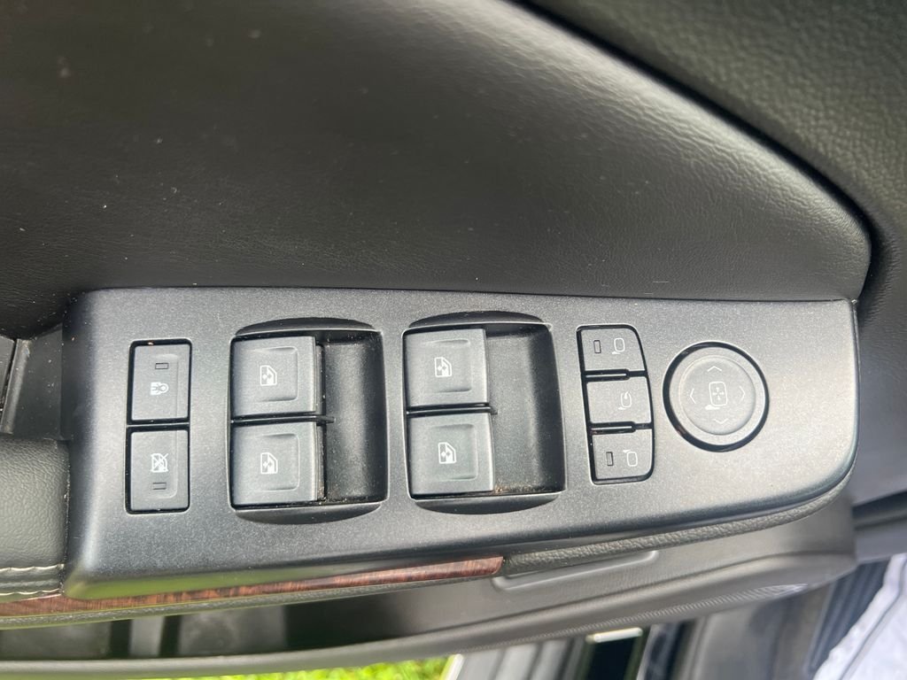 Used 2018 Black GMC SLT image 12
