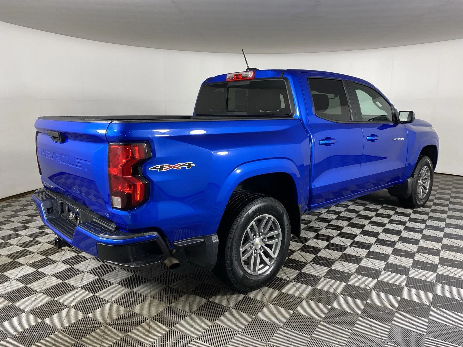 Used 2023 GLACIER BLUE METALLIC Chevrolet 4WD LT image 7