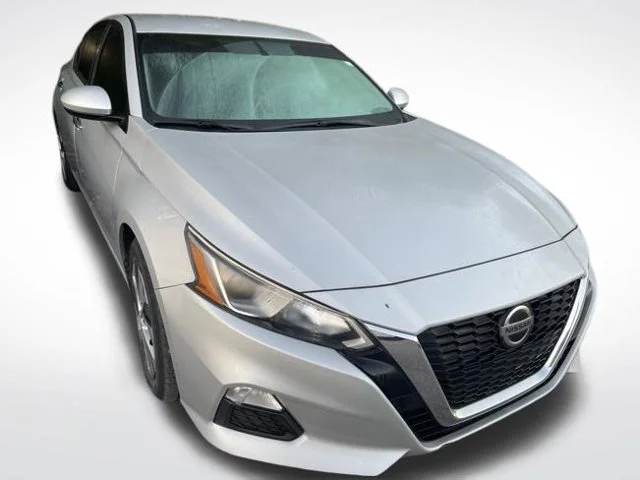 Used 2020 Silver Nissan 2.5 S image 9