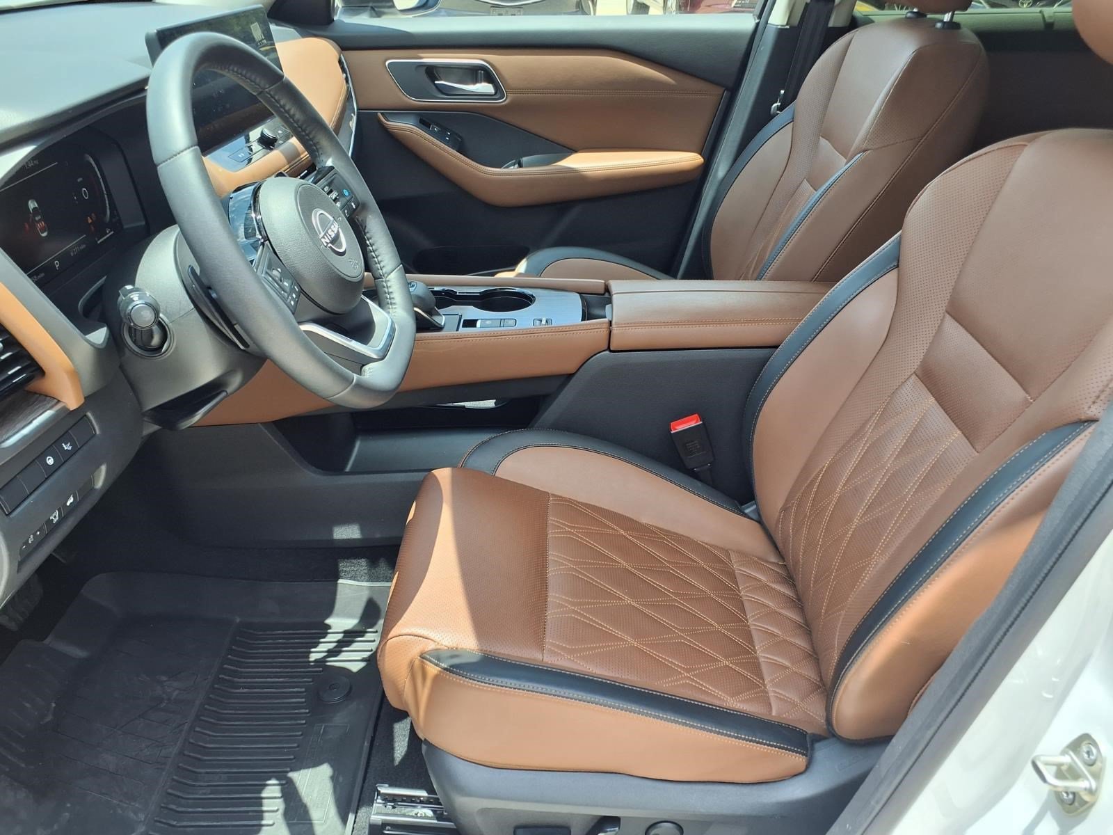 Used 2024 Everest White Pearl/Super Black Nissan Platinum image 13
