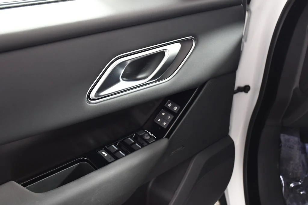 New 2026 Fuji White Land Rover Dynamic SE image 15