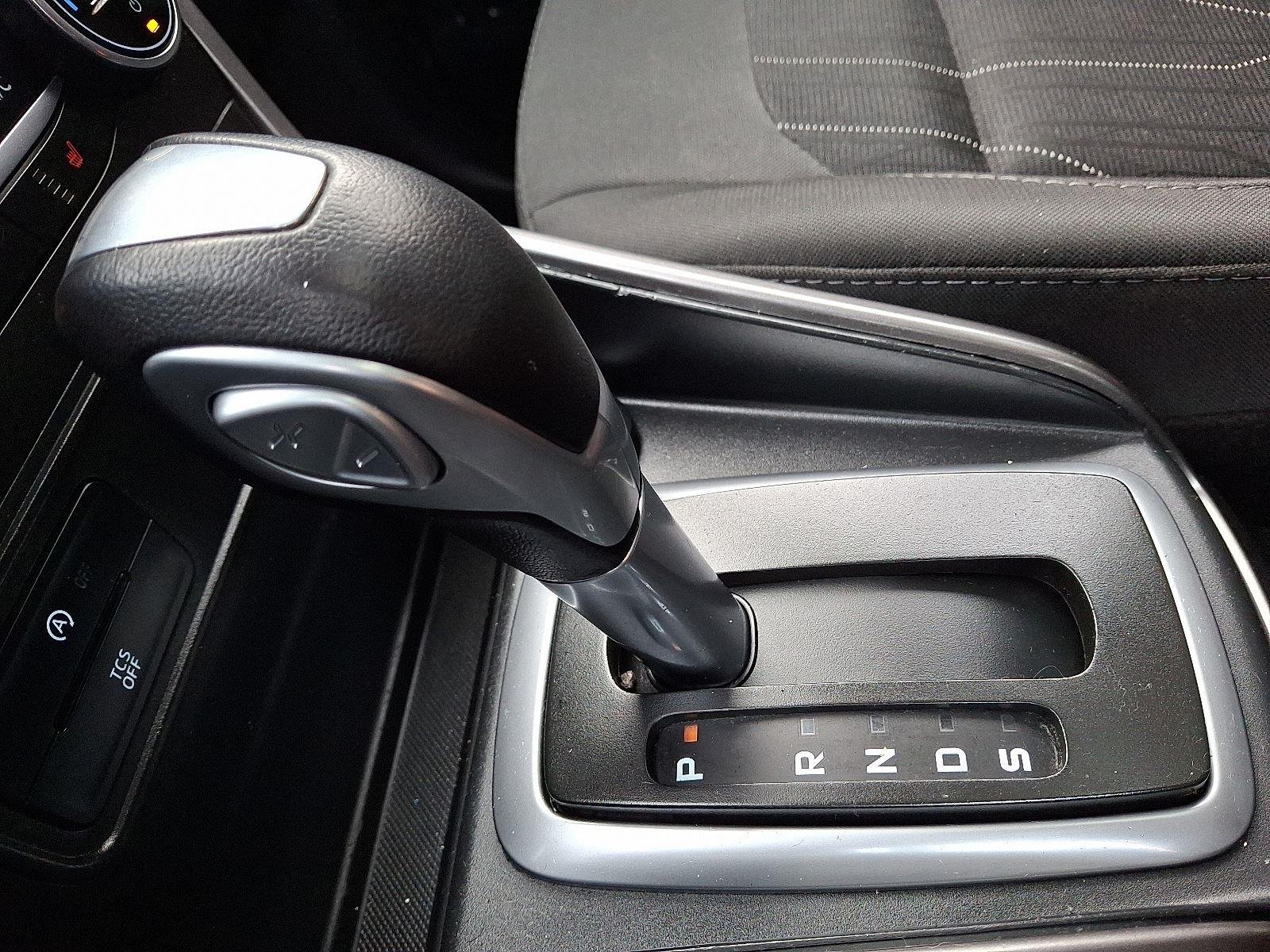 Used 2022 Lightning Blue Metallic Ford SE image 16