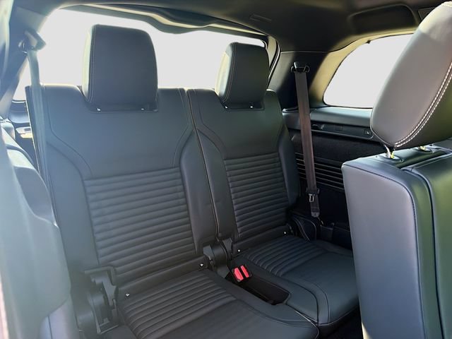 Used 2025 Santorini Black Metallic Land Rover Metropolitan Edition image 22