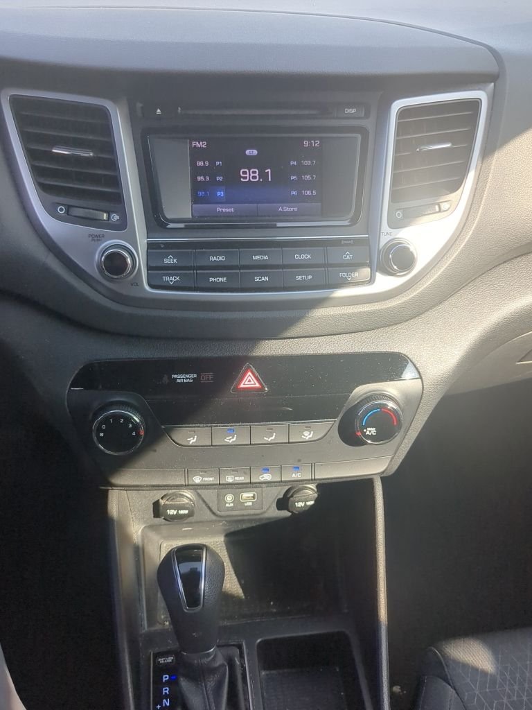 Used 2017 Blue Hyundai SE image 11