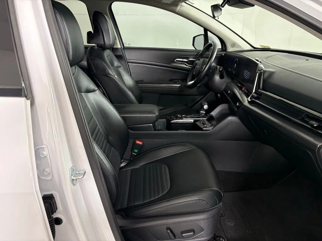 Used 2023 White Kia SX-Prestige image 46