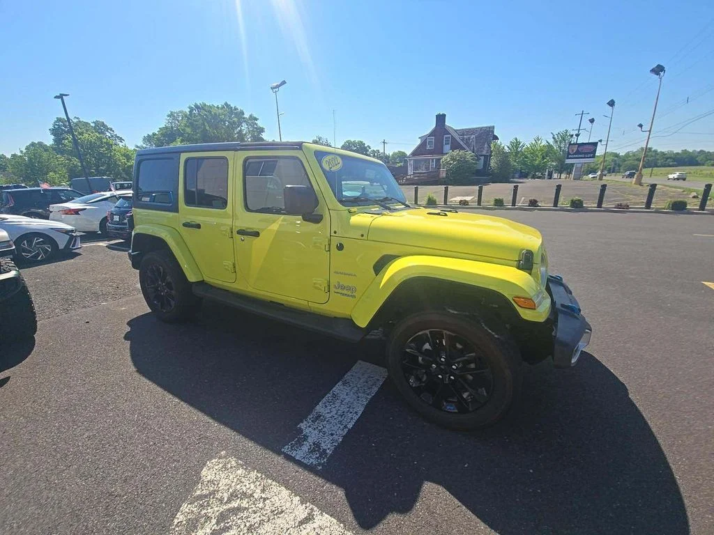 Used 2022  Jeep Unlimited Sahara 4xe image 3