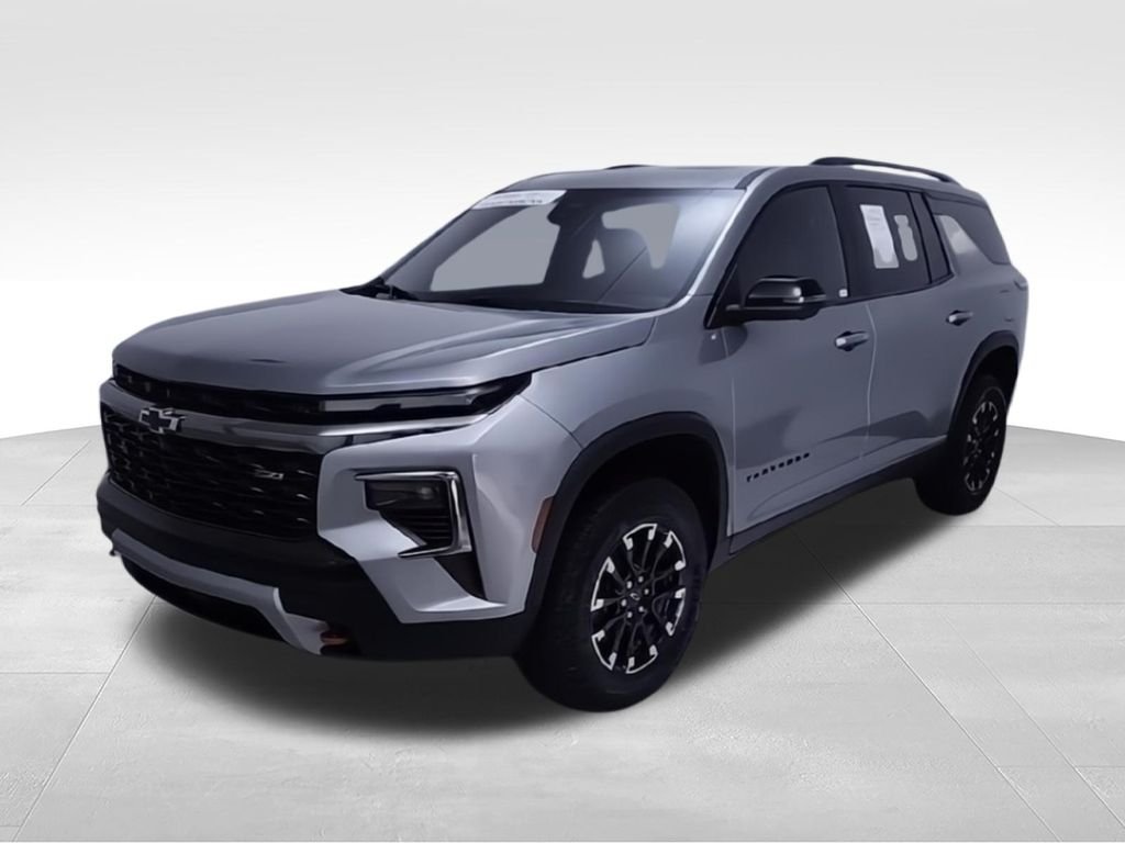 Used 2025 Gray Chevrolet Z71 image 3