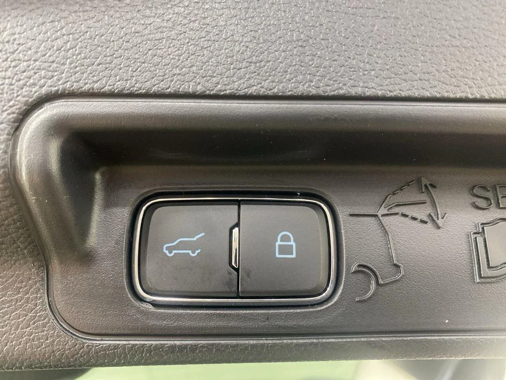 Used 2025 Vapor Blue Ford Active image 17