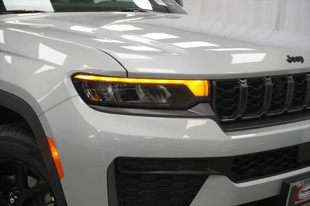 New 2026 Silver Zynith Exterior Paint Jeep Laredo image 5