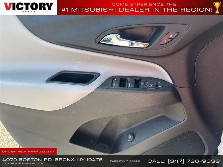 Used 2023 White Chevrolet LT image 33