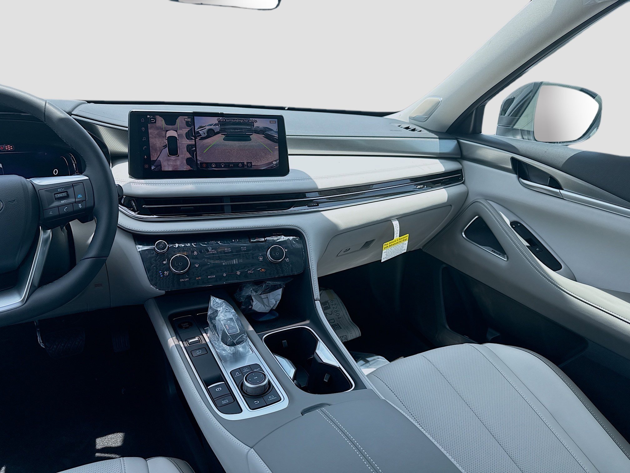 New 2027 RADIANT WHITE INFINITI Luxe FWD image 18