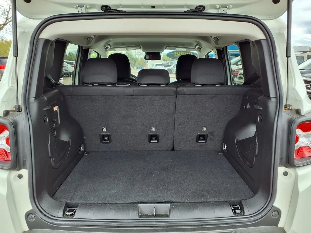Used 2023 White Jeep Trailhawk image 11