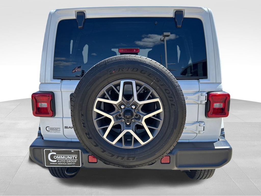 Used 2025 White Jeep 4-Door Sahara 4x4 image 4
