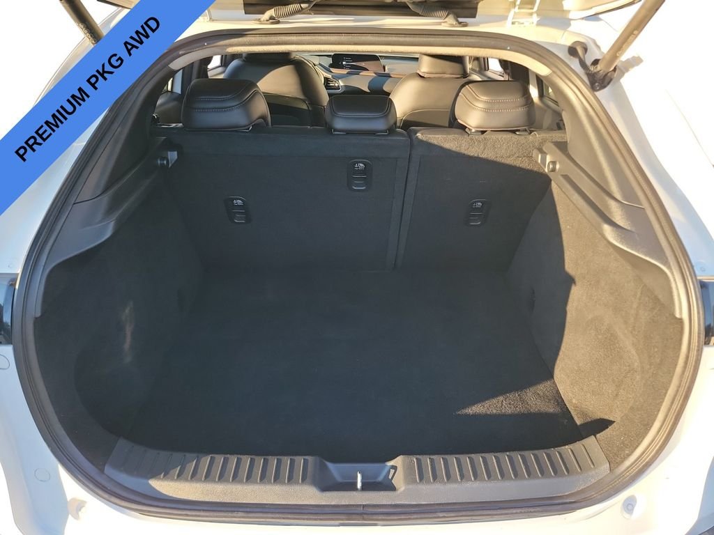 Used 2021 Snowflake White Pearl Mazda Premium image 17