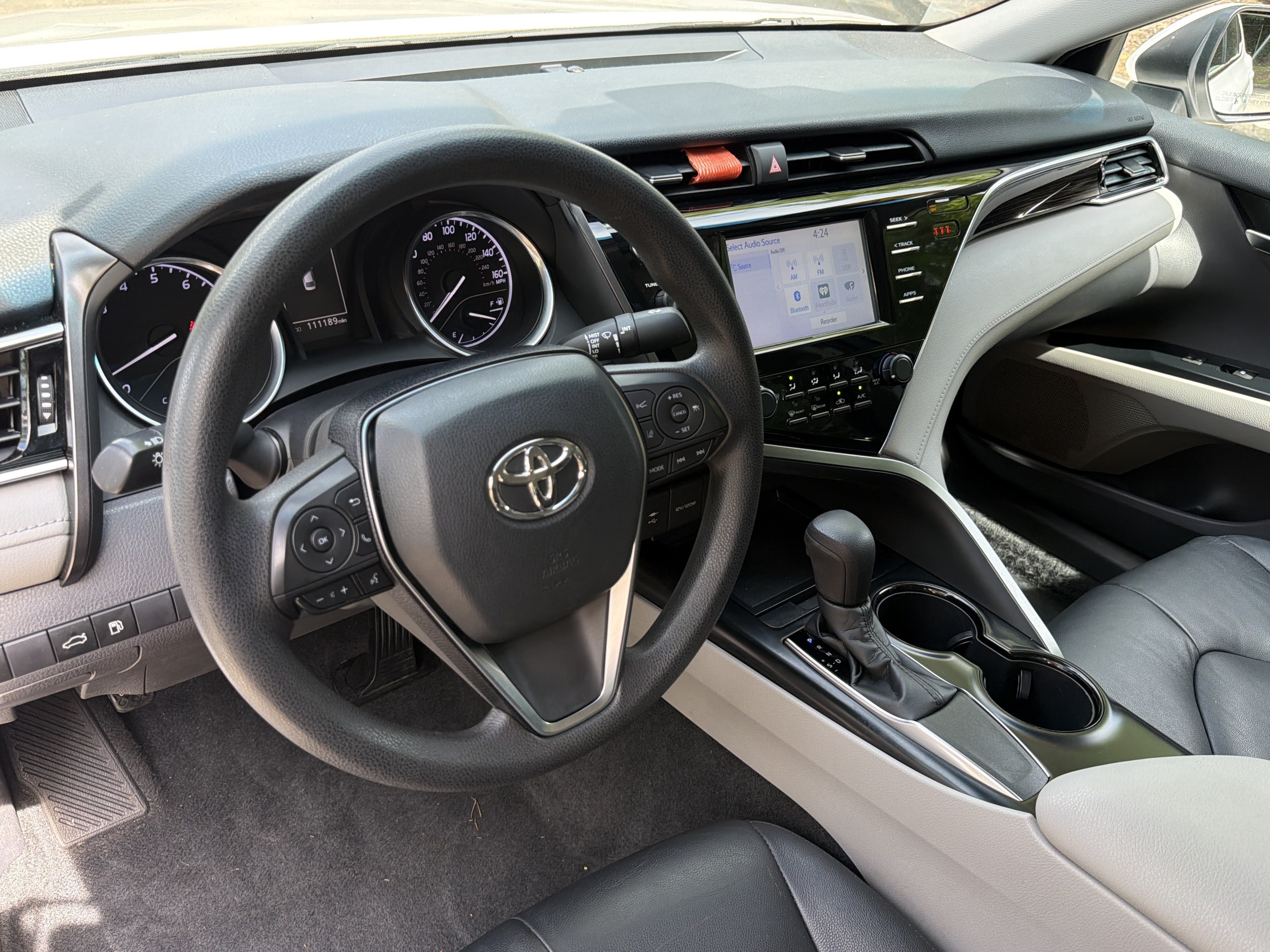 Used 2018 Super White Toyota LE image 21