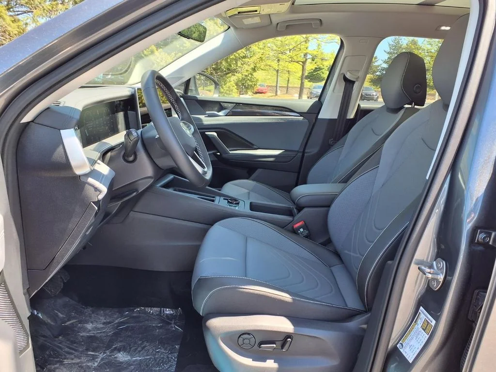 New 2026 Platinum Gray Metallic Volkswagen 2.0T SE image 7
