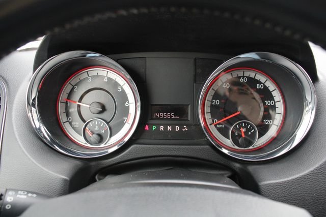Used 2019 Black Dodge SXT image 9