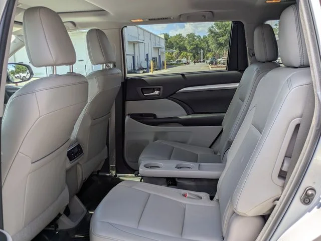 Certified Used 2018 Silver Toyota XLE image 10
